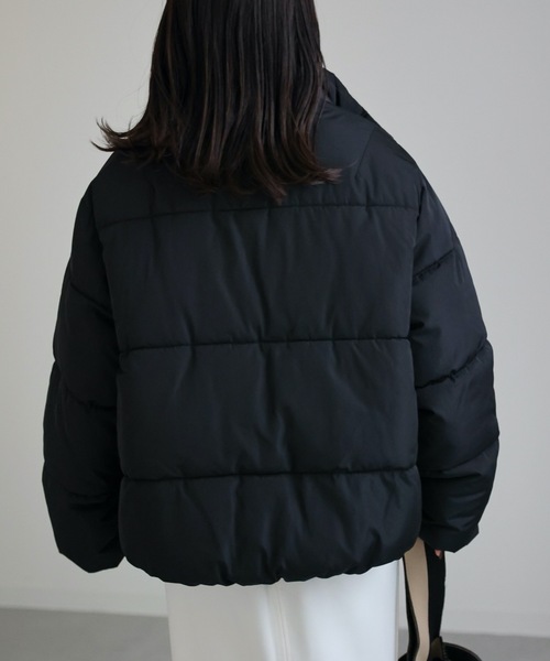 ap retro（アプレトロ）の「【選べる2素材】中綿フードブルゾン / スタンドブルゾン / フード取り外し可能（ダウンジャケット/コート・レディース・ブラック/ベージュ/アイボリー/ネイビー/オフホワイト/ライトグレー/ホワイト系その他/ブラック系その他/シルバー・FREE）」の22枚目の写真