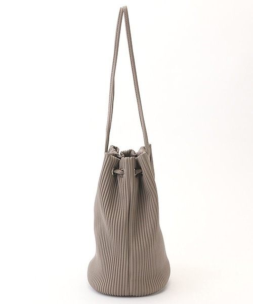 MONO COMME CA(モノコムサ)の「プリーツ トートバッグ(ハンドバッグ・レディース・ベージュ/グレー/アイボリー・FREE)」の15枚目の写真