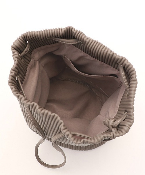 MONO COMME CA(モノコムサ)の「プリーツ トートバッグ(ハンドバッグ・レディース・ベージュ/グレー/アイボリー・FREE)」の14枚目の写真