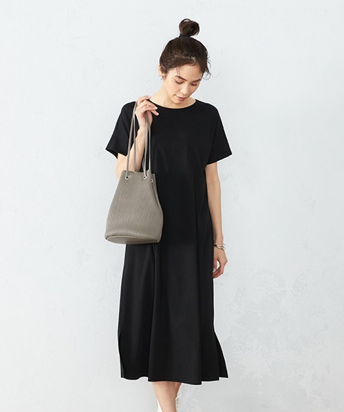 MONO COMME CA(モノコムサ)の「プリーツ トートバッグ(ハンドバッグ・レディース・ベージュ/グレー/アイボリー・FREE)」の4枚目の写真