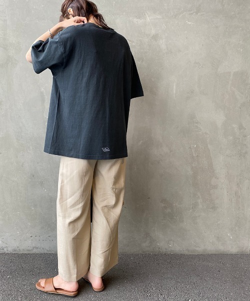 AMERICANA（アメリカーナ）の「[Americana×JEANS FACTORY/アメリカーナ×ジーンズファクトリー] 別注 硫化染め ロゴプリントビッグTシャツ（Tシャツ/カットソー・レディース・ホワイト/グリーン/スミクロ・ONE SIZE）」の4枚目の写真