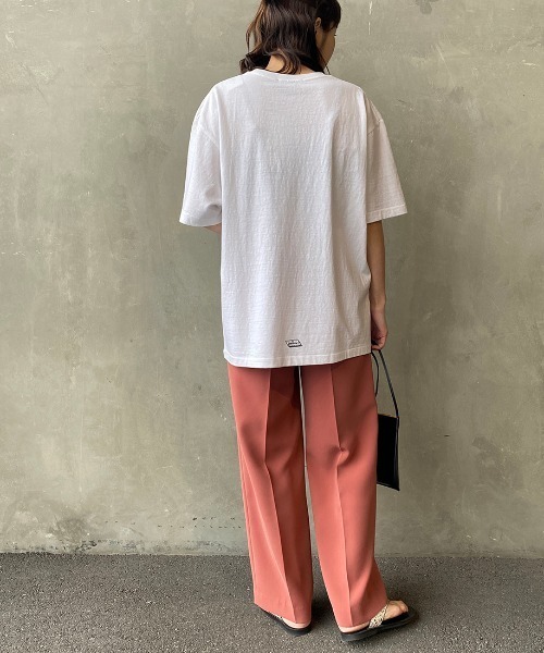 AMERICANA（アメリカーナ）の「[Americana×JEANS FACTORY/アメリカーナ×ジーンズファクトリー] 別注 硫化染め ロゴプリントビッグTシャツ（Tシャツ/カットソー・レディース・ホワイト/グリーン/スミクロ・ONE SIZE）」の14枚目の写真