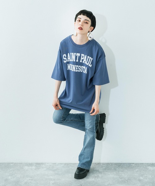 Ressaca(レサーカ)の「別注 オーバーサイズ カレッジロゴ フロントロゴTEE(Tシャツ/カットソー・メンズ・パープル/ホワイト/ブラック/グレイッシュベージュ/グレイッシュブルー/ホワイト系/ホワイト系1/ブラック系/ブラック系1・L/XL/M)」の21枚目の写真