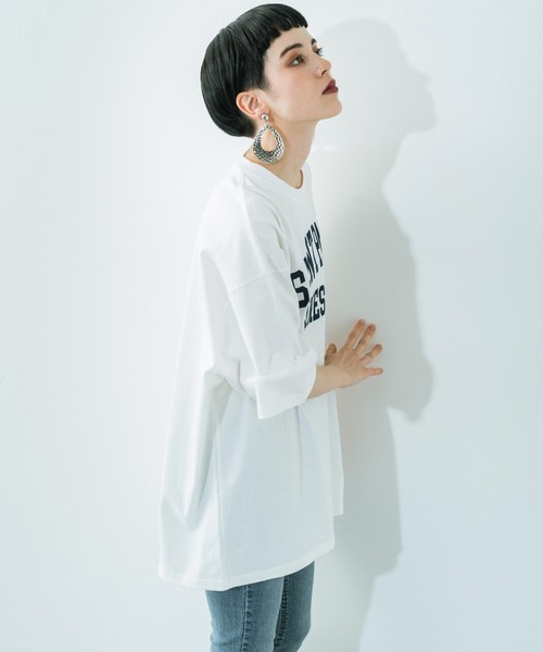 Ressaca(レサーカ)の「別注 オーバーサイズ カレッジロゴ フロントロゴTEE(Tシャツ/カットソー・メンズ・パープル/ホワイト/ブラック/グレイッシュベージュ/グレイッシュブルー/ホワイト系/ホワイト系1/ブラック系/ブラック系1・L/XL/M)」の14枚目の写真