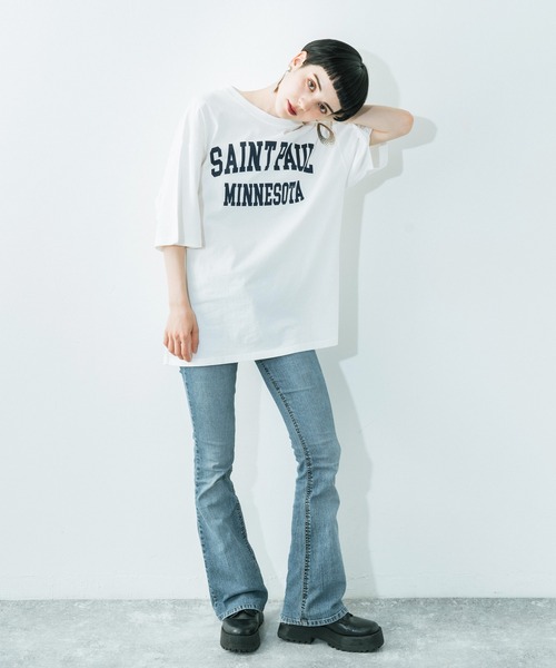Ressaca(レサーカ)の「別注 オーバーサイズ カレッジロゴ フロントロゴTEE(Tシャツ/カットソー・メンズ・パープル/ホワイト/ブラック/グレイッシュベージュ/グレイッシュブルー/ホワイト系/ホワイト系1/ブラック系/ブラック系1・L/XL/M)」の16枚目の写真