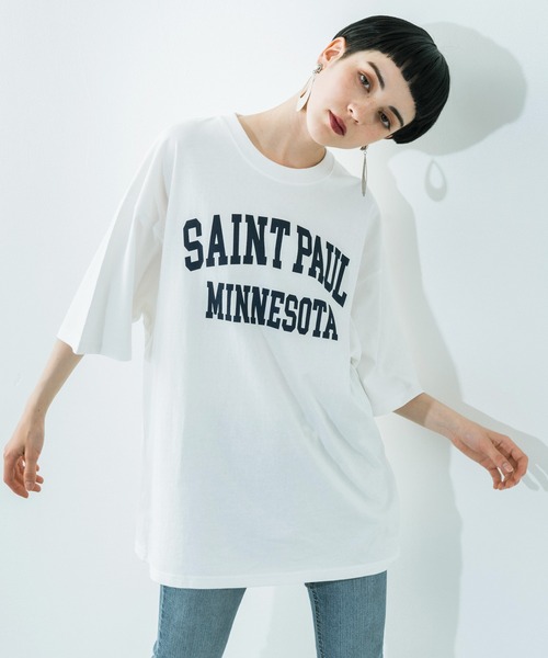 Ressaca(レサーカ)の「別注 オーバーサイズ カレッジロゴ フロントロゴTEE(Tシャツ/カットソー・メンズ・パープル/ホワイト/ブラック/グレイッシュベージュ/グレイッシュブルー/ホワイト系/ホワイト系1/ブラック系/ブラック系1・L/XL/M)」の15枚目の写真