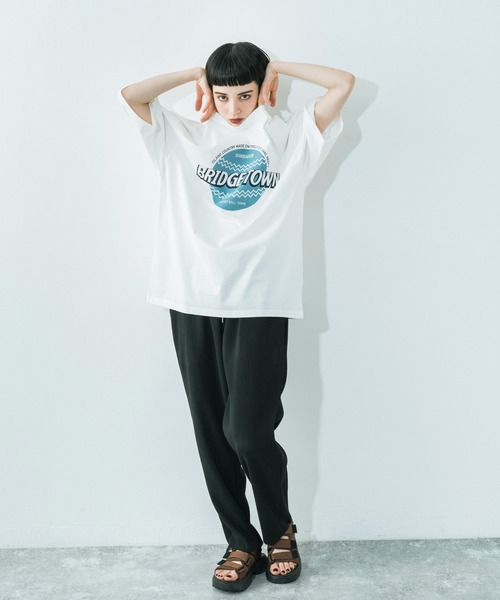 Ressaca(レサーカ)の「別注 オーバーサイズ カレッジロゴ フロントロゴTEE(Tシャツ/カットソー・メンズ・パープル/ホワイト/ブラック/グレイッシュベージュ/グレイッシュブルー/ホワイト系/ホワイト系1/ブラック系/ブラック系1・L/XL/M)」の13枚目の写真