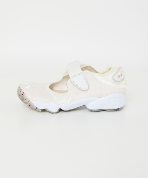 NIKE(ナイキ)の「NIKE エアリフト(サンダル・レディース・ベージュ系その他・23/24)」の1枚目の写真