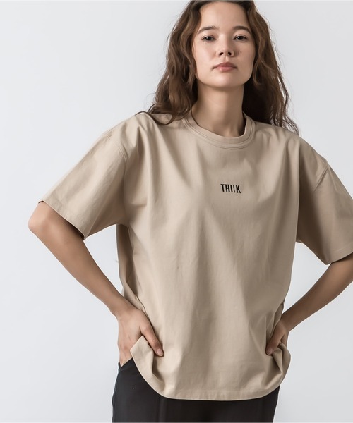 ALLUMER(アリュメール)の「クルーネックヴィンテージプリントTシャツ(THINK)(Tシャツ/カットソー・レディース・ホワイト/ブラック/ベージュ・1)」の3枚目の写真