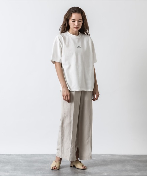 ALLUMER(アリュメール)の「クルーネックヴィンテージプリントTシャツ(THINK)(Tシャツ/カットソー・レディース・ホワイト/ブラック/ベージュ・1)」の6枚目の写真
