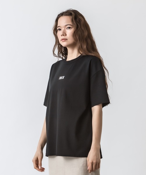 ALLUMER(アリュメール)の「クルーネックヴィンテージプリントTシャツ(THINK)(Tシャツ/カットソー・レディース・ホワイト/ブラック/ベージュ・1)」の4枚目の写真