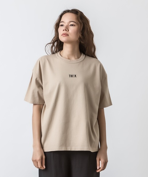 ALLUMER(アリュメール)の「クルーネックヴィンテージプリントTシャツ(THINK)(Tシャツ/カットソー・レディース・ホワイト/ブラック/ベージュ・1)」の11枚目の写真