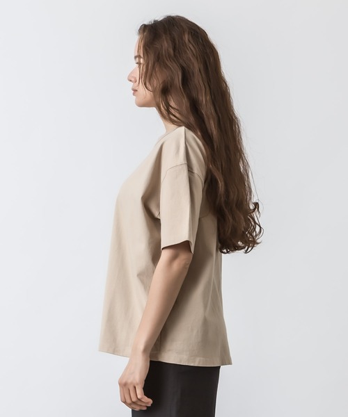 ALLUMER(アリュメール)の「クルーネックヴィンテージプリントTシャツ(THINK)(Tシャツ/カットソー・レディース・ホワイト/ブラック/ベージュ・1)」の9枚目の写真