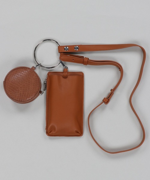 SPINNS（スピンズ）の「フェイクレザーミニショルダーバッグ（ショルダーバッグ・レディース・ブラック/アイボリー/グレイッシュベージュ/サックスブルー/オレンジ・ONESIZE）」の5枚目の写真