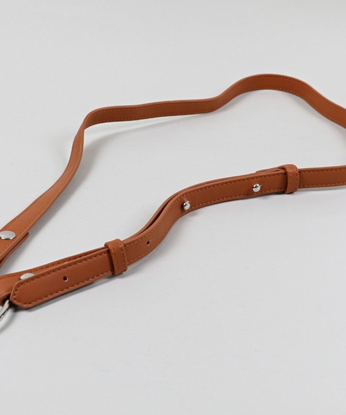 SPINNS（スピンズ）の「フェイクレザーミニショルダーバッグ（ショルダーバッグ・レディース・ブラック/アイボリー/グレイッシュベージュ/サックスブルー/オレンジ・ONESIZE）」の19枚目の写真