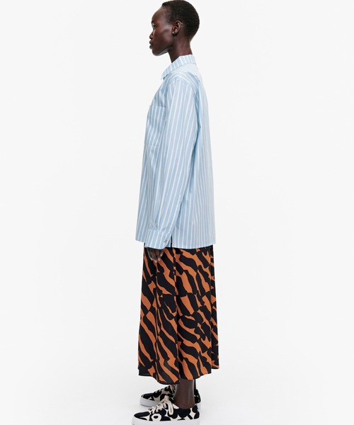 marimekko(マリメッコ)の「PICCOLO / Jokapoika shirt(シャツ/ブラウス・レディース・ライトブルー・SMALL/LARGE/X-SMALL)」の4枚目の写真