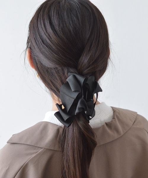 ma chere Cosette?(マシェールコゼット)の「ふんわりグログランバンスクリップ(バレッタ/ヘアクリップ・レディース・ブラック/ベージュ・FREE)」の2枚目の写真
