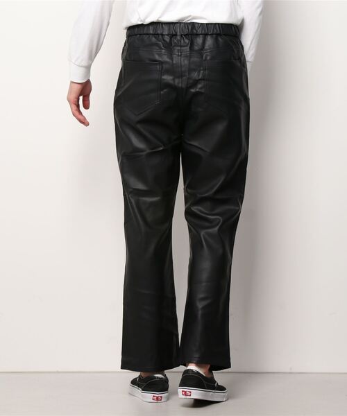 WEGO（ウィゴー）の「WEGO/フェイクレザーセミフレアパンツ（スラックス・メンズ・ブラック・MEDIUM/LARGE）」の5枚目の写真