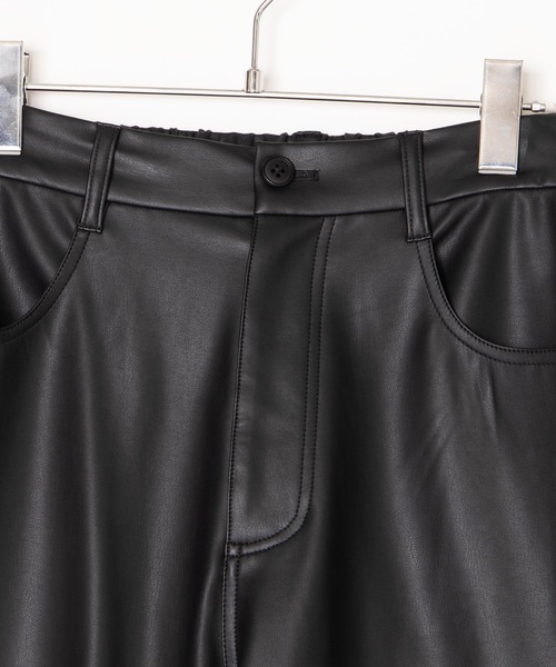 WEGO（ウィゴー）の「WEGO/フェイクレザーセミフレアパンツ（スラックス・メンズ・ブラック・MEDIUM/LARGE）」の4枚目の写真