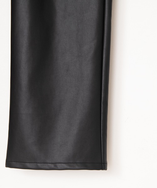 WEGO（ウィゴー）の「WEGO/フェイクレザーセミフレアパンツ（スラックス・メンズ・ブラック・MEDIUM/LARGE）」の8枚目の写真