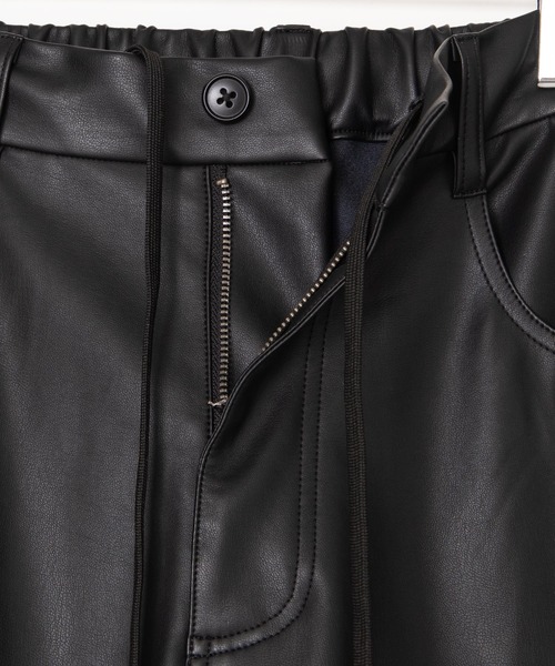 WEGO（ウィゴー）の「WEGO/フェイクレザーセミフレアパンツ（スラックス・メンズ・ブラック・MEDIUM/LARGE）」の3枚目の写真