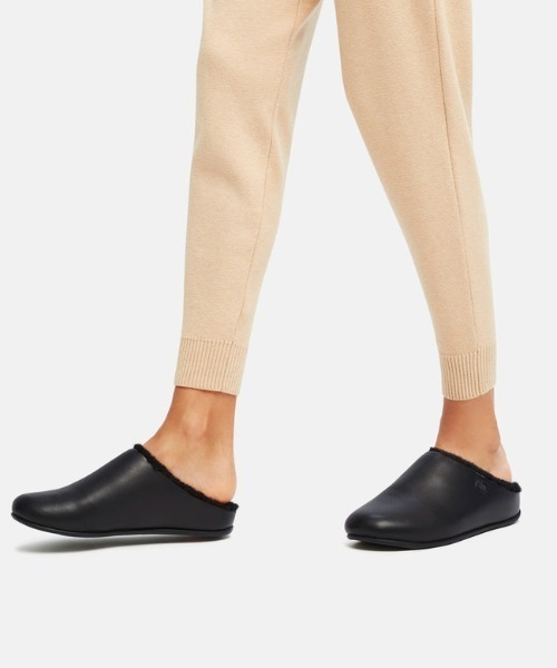 fitflop(フィットフロップ)の「【fitflop/フィットフロップ】CHRISSIE LEATHER AND SHEARLING SLIPPERS サボ/クロッグ/スリッパ(その他シューズ・レディース・ブラック・US5/US8/US7/US6)」の5枚目の写真
