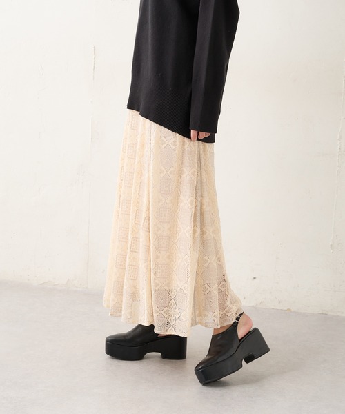Lui's(ルイス)の「レースフレアロングスカート(スカート・レディース・オフホワイト/ブラック/グリーン・FREE)」の1枚目の写真