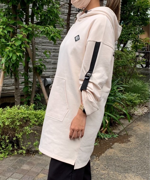 PIPING HOT FUTURE（パイピングホットフューチャー）の「LS OVERSIZE CARGO CLIP HOODIE DRESS（スウェット・レディース・シャンパン・XS/L/S/M）」の2枚目の写真