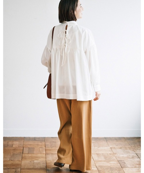 avecmoi(アヴェクモワ)の「【佐藤かなさんプロデュース】 アヴェクモワ バックリボンギャザーブラウス〈白〉(シャツ/ブラウス・レディース・ホワイト・MEDIUM/LARGE)」の2枚目の写真