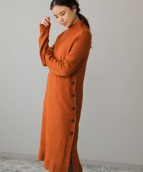 Bou Jeloud(ブージュルード)の「モヘヤ混サイド釦ロングニットワンピース(ワンピース・レディース・ライトグレー/オレンジ/モカ・FREE)」の11枚目の写真