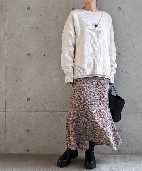 Per sist ence(パーシエンス)の「Per sist ence/パーシエンス アンゴラタッチ Vネックプルオーバー(ニット/セーター・レディース・チャコールグレー/ベージュ/アイボリー・FREE)」の6枚目の写真