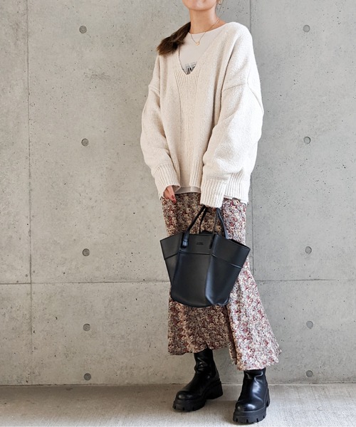 Per sist ence(パーシエンス)の「Per sist ence/パーシエンス アンゴラタッチ Vネックプルオーバー(ニット/セーター・レディース・チャコールグレー/ベージュ/アイボリー・FREE)」の9枚目の写真