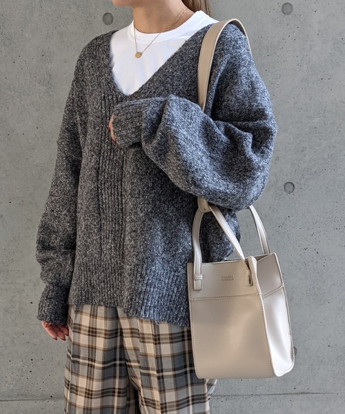 Per sist ence(パーシエンス)の「Per sist ence/パーシエンス アンゴラタッチ Vネックプルオーバー(ニット/セーター・レディース・チャコールグレー/ベージュ/アイボリー・FREE)」の17枚目の写真