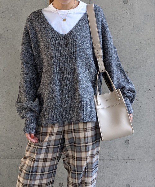 Per sist ence(パーシエンス)の「Per sist ence/パーシエンス アンゴラタッチ Vネックプルオーバー(ニット/セーター・レディース・チャコールグレー/ベージュ/アイボリー・FREE)」の21枚目の写真