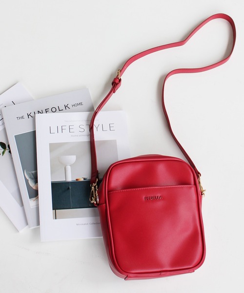 MURUA(ムルーア)の「MURUA (ムルーア) ミニスクエアバッグ シンプルシリーズ MR-B818(ショルダーバッグ・レディース・ブラック/ネイビー/レッド/ピンク/グリーン/アイボリー・FREE)」の6枚目の写真