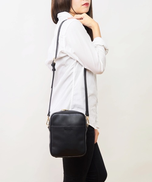 MURUA(ムルーア)の「MURUA (ムルーア) ミニスクエアバッグ シンプルシリーズ MR-B818(ショルダーバッグ・レディース・ブラック/ネイビー/レッド/ピンク/グリーン/アイボリー・FREE)」の7枚目の写真