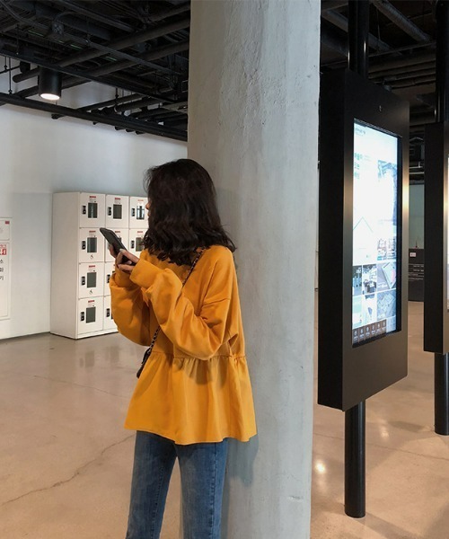 sakishimatokyo(サキシマトーキョー)の「ルージングフリル(ラッフル)切り替えトレーナー(Tシャツ/カットソー・レディース・ホワイト/ブラック/イエロー/ブルー・FREE)」の4枚目の写真