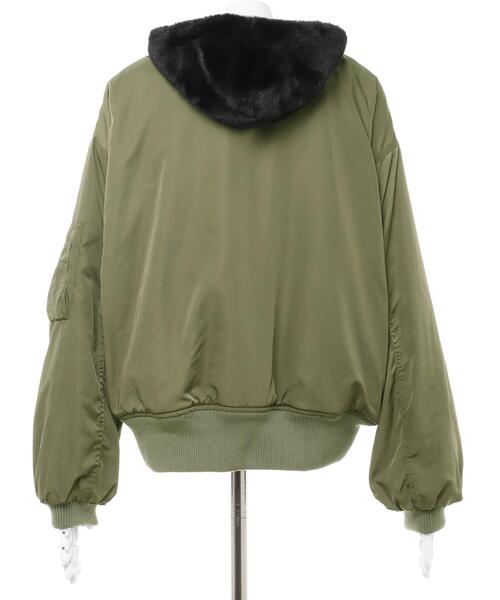 INGNI(イング)の「エコファーフードリバーシブルMA-1(ブルゾン・レディース・カーキ/アイボリー/ブラック・M)」の5枚目の写真