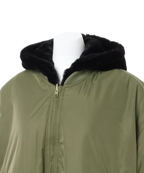 INGNI(イング)の「エコファーフードリバーシブルMA-1(ブルゾン・レディース・カーキ/アイボリー/ブラック・M)」の8枚目の写真