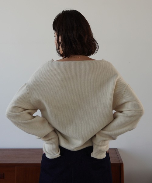 ETRE TOKYO（エトレトウキョウ）の「フロントクロスニットプルオーバー