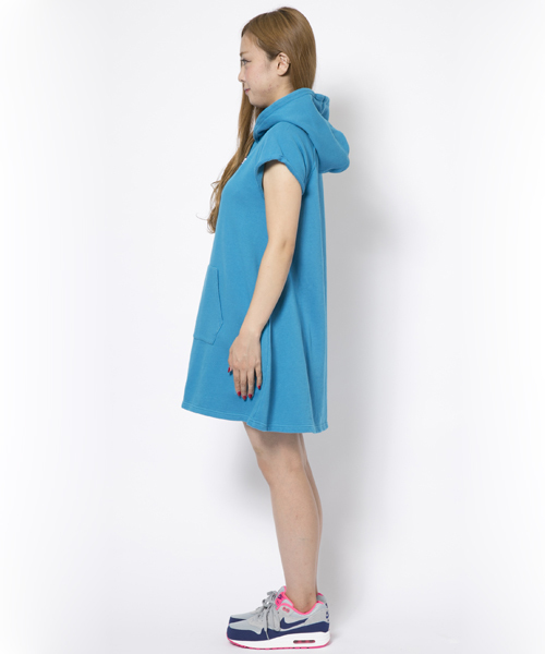 X-girl（エックスガール）の「【NYLON5月号掲載】BASIC SWEAT S/S DRESS（ワンピース・レディース・ホワイト/アッシュ/ブルー/ネイビー・1/2）」の6枚目の写真