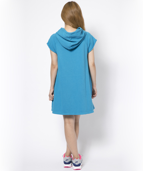 X-girl（エックスガール）の「【NYLON5月号掲載】BASIC SWEAT S/S DRESS（ワンピース・レディース・ホワイト/アッシュ/ブルー/ネイビー・1/2）」の7枚目の写真