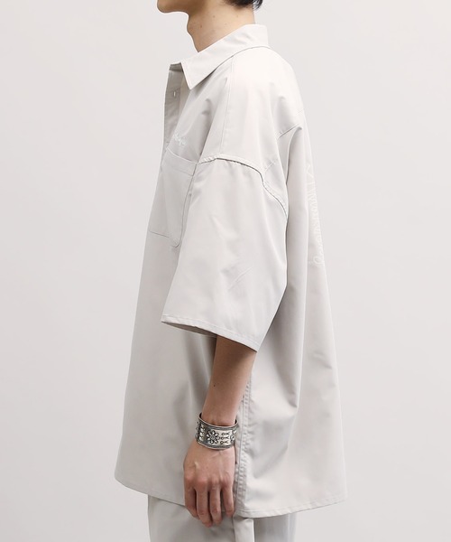Mark Gonzales（マーク・ゴンザレス）の「【 セットアップ 】 Mark Gonzales / マークゴンザレス 別注 コラボ セットアップ / ロゴ刺繍 オーバーサイズ 半袖 レギュラーカラー シャツ ジャケット ＆ ワイドショートパンツ ワンマイルウェア（セットアップ・メンズ・ブラック/グレー・MEDIUM/LARGE）」の22枚目の写真
