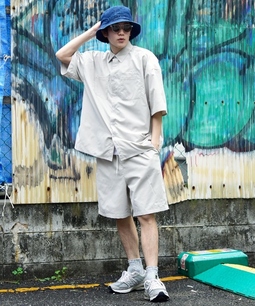 Mark Gonzales（マーク・ゴンザレス）の「【 セットアップ 】 Mark Gonzales / マークゴンザレス 別注 コラボ セットアップ / ロゴ刺繍 オーバーサイズ 半袖 レギュラーカラー シャツ ジャケット ＆ ワイドショートパンツ ワンマイルウェア（セットアップ・メンズ・ブラック/グレー・MEDIUM/LARGE）」の12枚目の写真