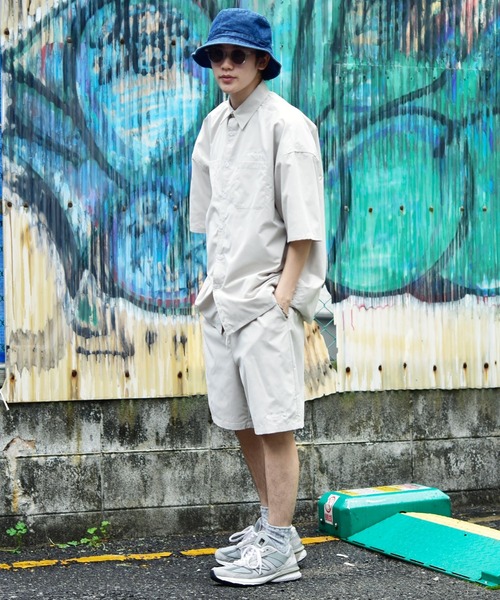 Mark Gonzales（マーク・ゴンザレス）の「【 セットアップ 】 Mark Gonzales / マークゴンザレス 別注 コラボ セットアップ / ロゴ刺繍 オーバーサイズ 半袖 レギュラーカラー シャツ ジャケット ＆ ワイドショートパンツ ワンマイルウェア（セットアップ・メンズ・ブラック/グレー・MEDIUM/LARGE）」の13枚目の写真