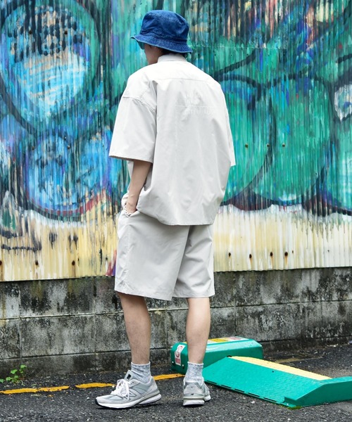 Mark Gonzales（マーク・ゴンザレス）の「【 セットアップ 】 Mark Gonzales / マークゴンザレス 別注 コラボ セットアップ / ロゴ刺繍 オーバーサイズ 半袖 レギュラーカラー シャツ ジャケット ＆ ワイドショートパンツ ワンマイルウェア（セットアップ・メンズ・ブラック/グレー・MEDIUM/LARGE）」の14枚目の写真