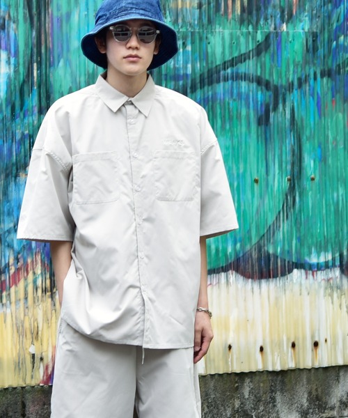 Mark Gonzales（マーク・ゴンザレス）の「【 セットアップ 】 Mark Gonzales / マークゴンザレス 別注 コラボ セットアップ / ロゴ刺繍 オーバーサイズ 半袖 レギュラーカラー シャツ ジャケット ＆ ワイドショートパンツ ワンマイルウェア（セットアップ・メンズ・ブラック/グレー・MEDIUM/LARGE）」の15枚目の写真