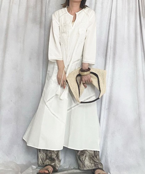 EPICKS(エピックス)の「ヴィンテージエスニックカフタンネックマキシワンピース(ワンピース・レディース・ホワイト・F)」の10枚目の写真