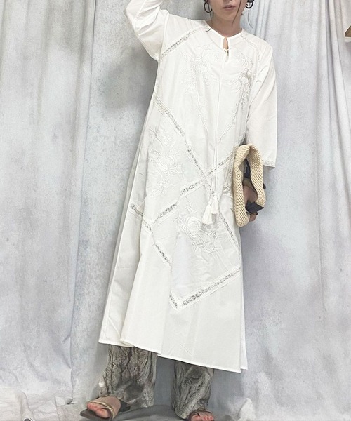 EPICKS(エピックス)の「ヴィンテージエスニックカフタンネックマキシワンピース(ワンピース・レディース・ホワイト・F)」の9枚目の写真