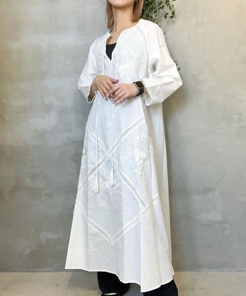 EPICKS(エピックス)の「ヴィンテージエスニックカフタンネックマキシワンピース(ワンピース・レディース・ホワイト・F)」の8枚目の写真